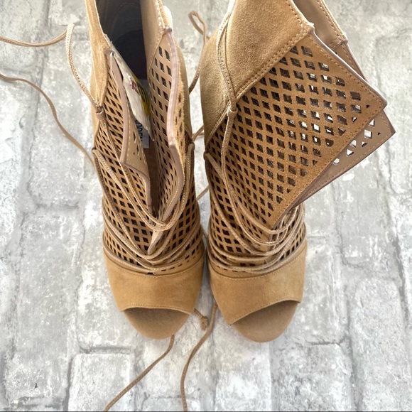 STEVE MADDEN Cognac Tan Brown Heeled Booties with laces MADDYE - Picture 2 of 9